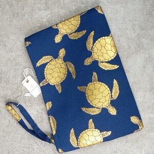 Styliné Turtle Wristlet